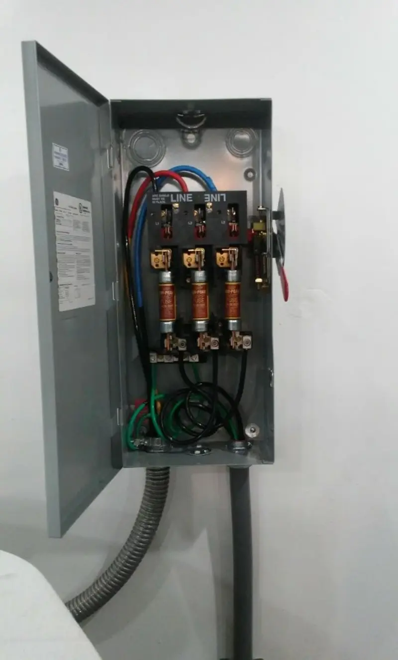 Three-phase disconnect switch installed for Smoke Detector Installation in Iron Mountain